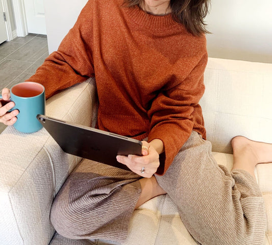 5 Oil Blends for Your Thyroid (Free Download!)
